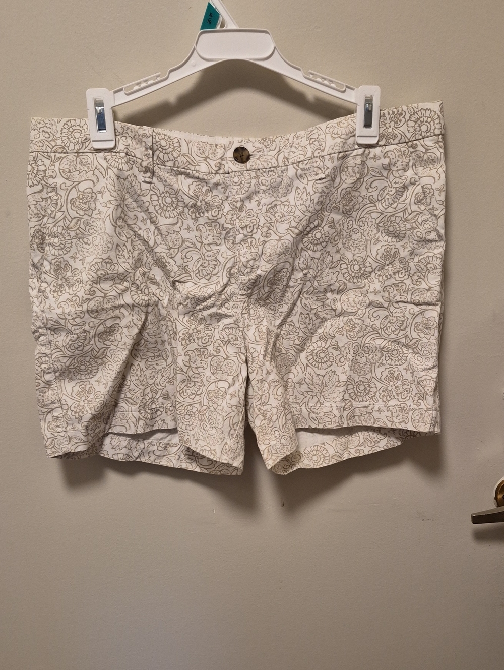 Old Navy Cream Floral-Print Cotton Shorts